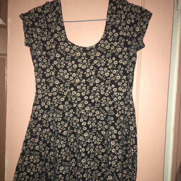 Forever 21 Dresses & Skirts - Floral skater dress 🌼